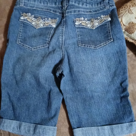 Shorts - Picture 3 of 3